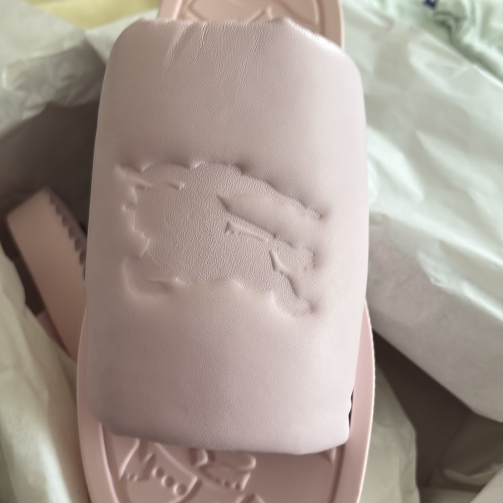 New in box Burberry Pink Slide Sandals Sz 9 - Picture 7 of 9